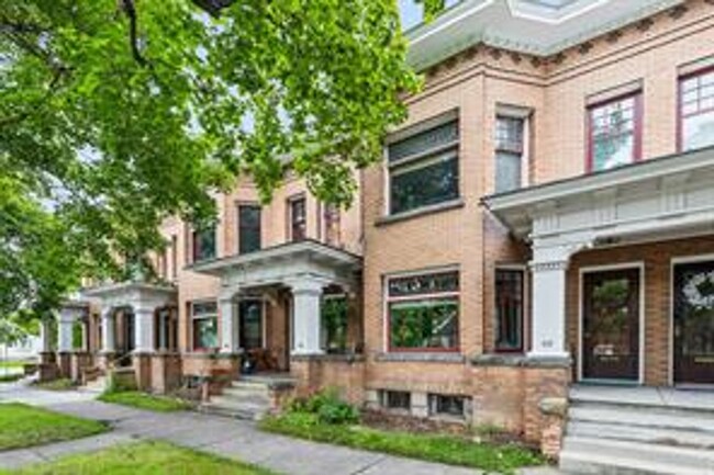 Building Photo - Charming Historic Rental in Downtown Missoula