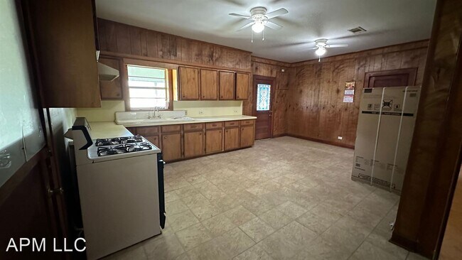 Building Photo - 3 br, 2 bath House - 208 Hodge St