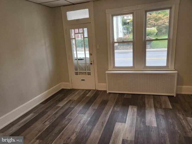 Building Photo - 117 Center Ave