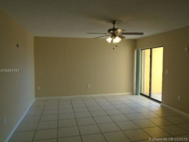 Building Photo - 2/1 Condo - Move in Ready!