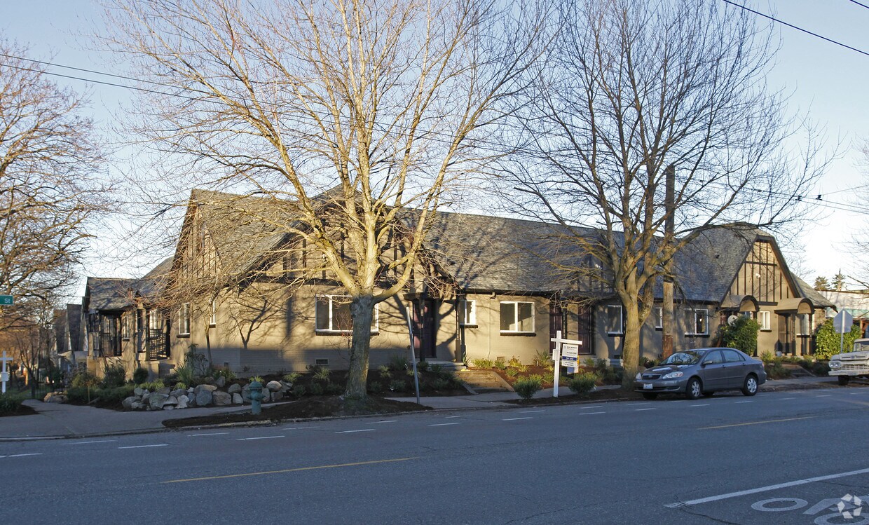 Primary Photo - 2600 E Cherry St