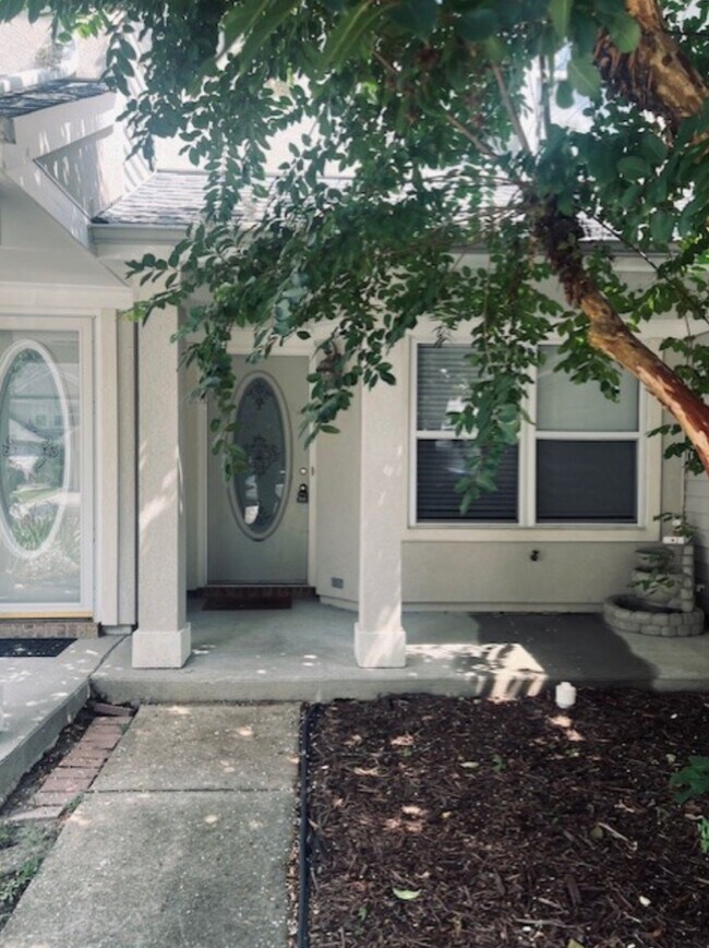 Foto del edificio - 861 Royal Grove Ct