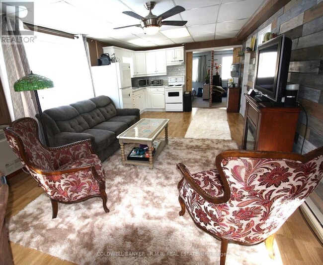 Building Photo - 7 Leaf St