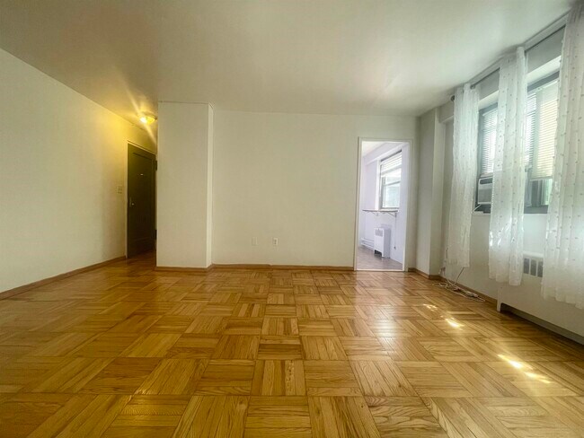 Foto del edificio - 6515 Boulevard E