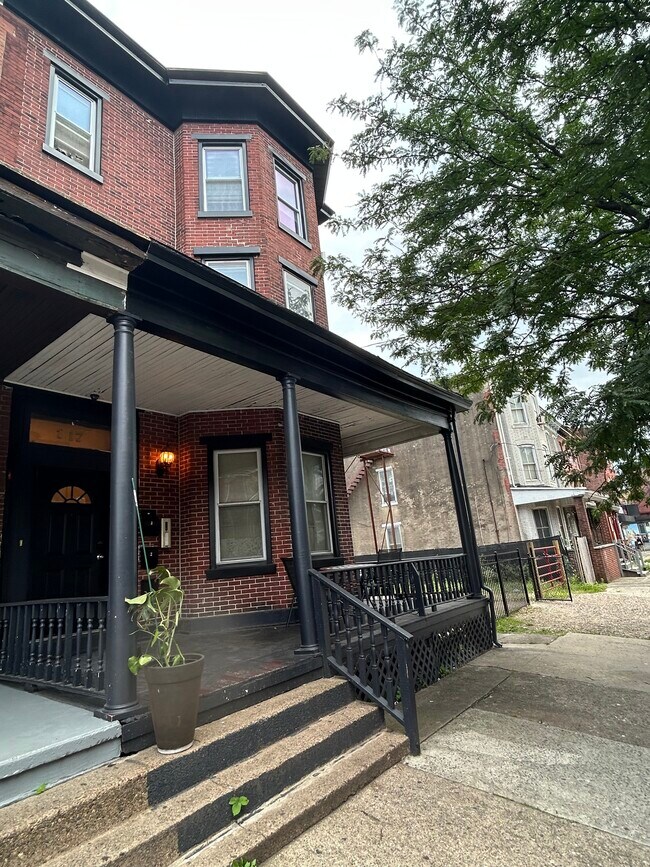 EL WHEELER 217 - 217 Hamilton Ave