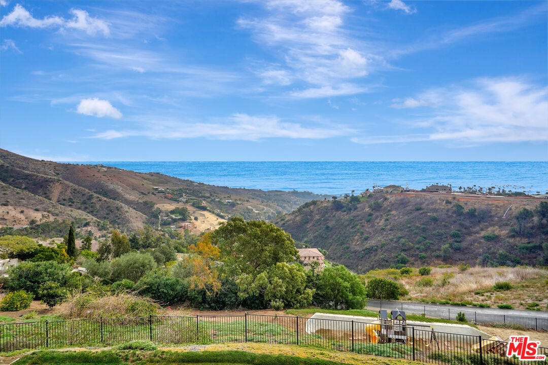 Primary Photo - 28405 Via Acero St