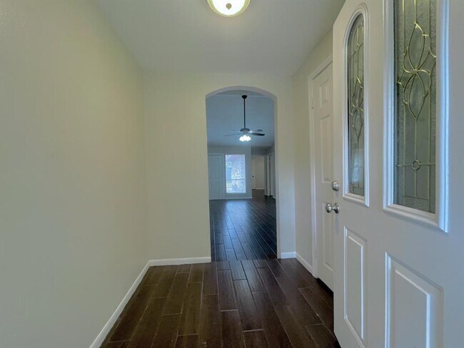 Building Photo - 207 Coach Lamp Ln