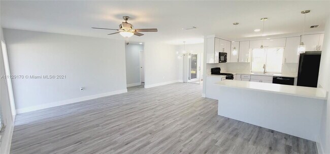 Foto del edificio - Northwest 39th Street, Sunrise, FL 33323 - 3 BR 2 BA single-family home