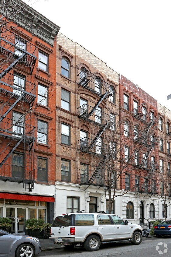 Building Photo - 330 W 17th St