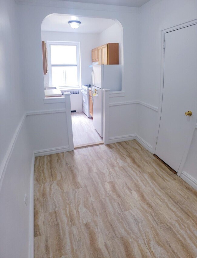 711 Walton Ave Unit 4N, The Bronx, NY 10451 Room for Rent in The