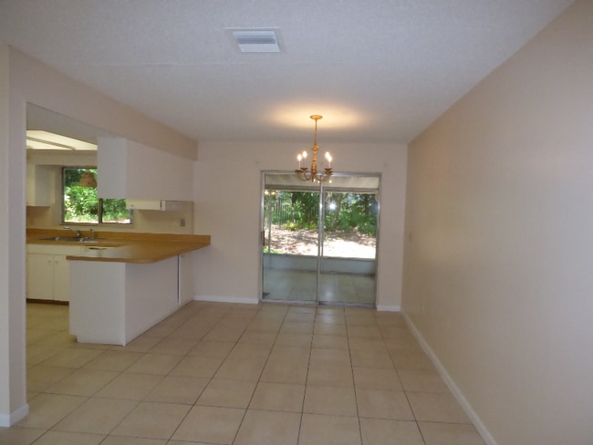 Building Photo - 795 Sweetbrier Dr