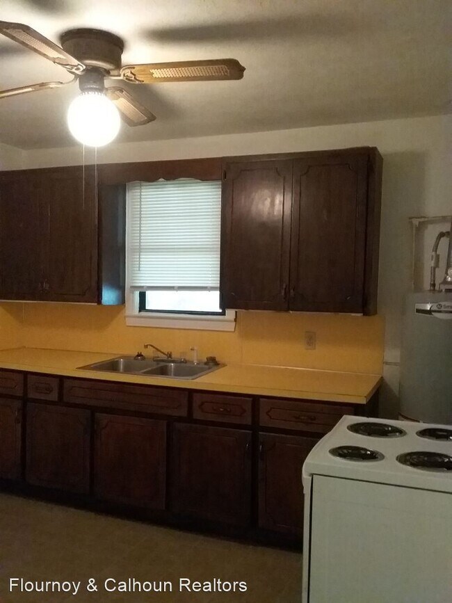 Building Photo - 2910 Pecan St