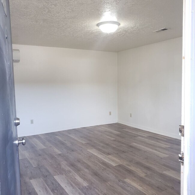 Building Photo - 1B/1B Pet Friendly Apartment South of BYU