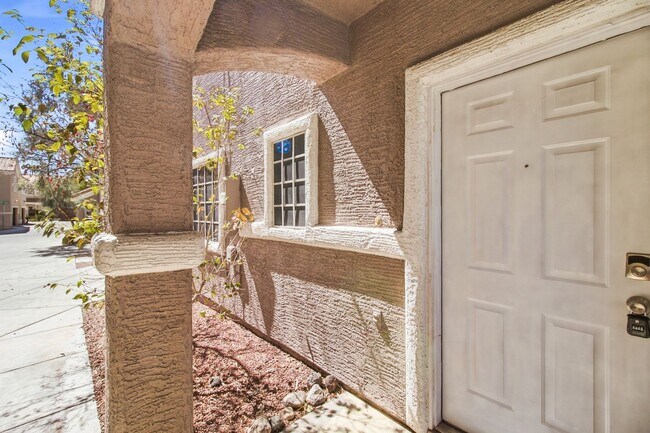 Foto del edificio - 1475 Reef Ridge Ct