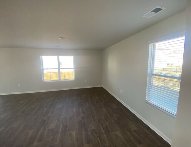 Foto del edificio - AVAILABLE SOON!!