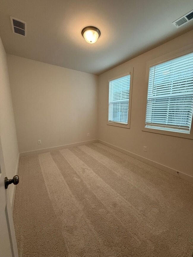 Building Photo - Gorgeous Chosewood/Grant Park Townhome