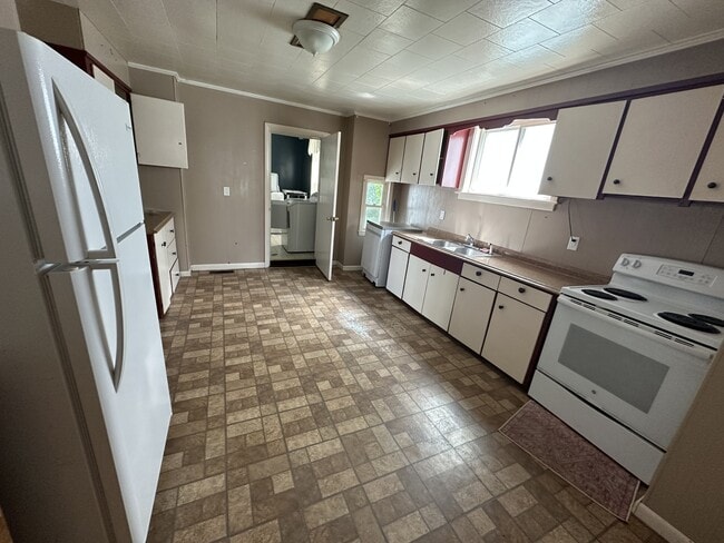 Building Photo - 440 Main St