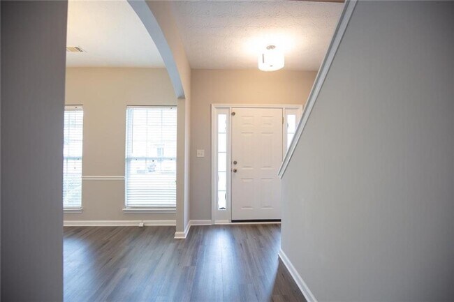 Foto del edificio - 649 Kenridge Dr