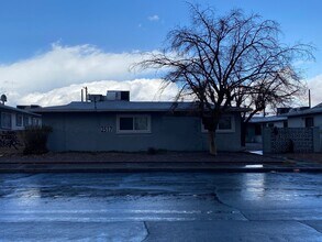 Building Photo - 2517 E Cedar Ave