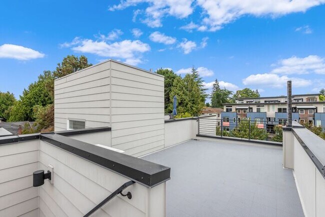Foto del edificio - West Seattle Townhome with Air Conditionin...