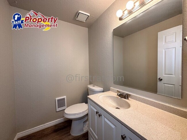 Foto del edificio - 6687 Douglas St