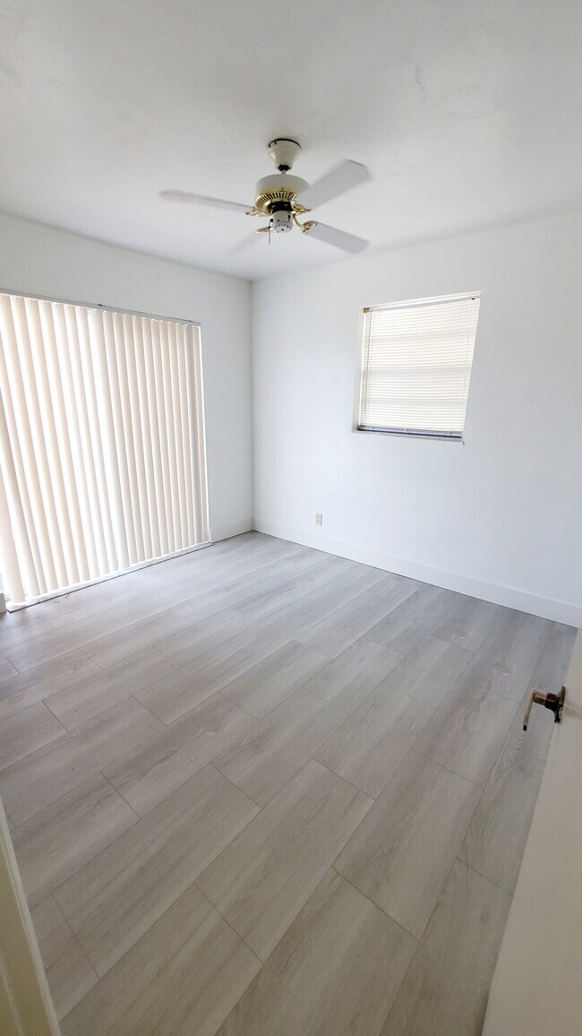 Bedroom - 4140 NE 3rd Ave