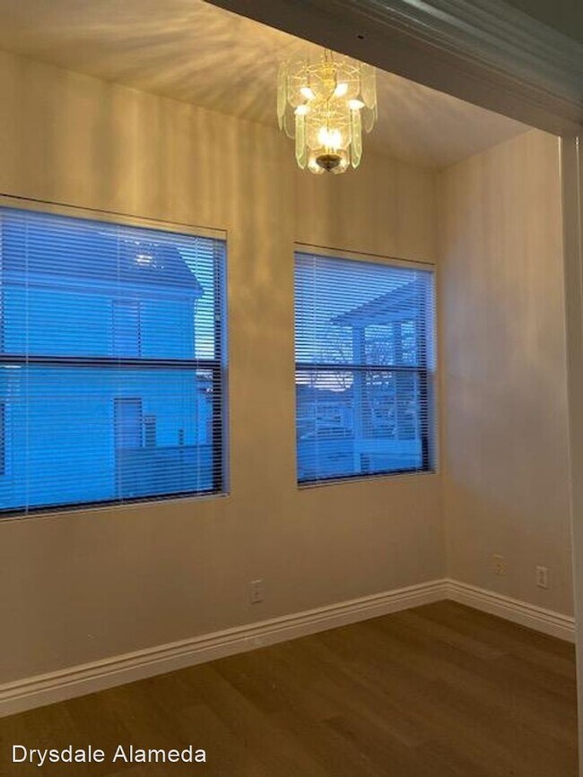 Building Photo - 2 br, 1.5 bath House - 1355 Weber Street