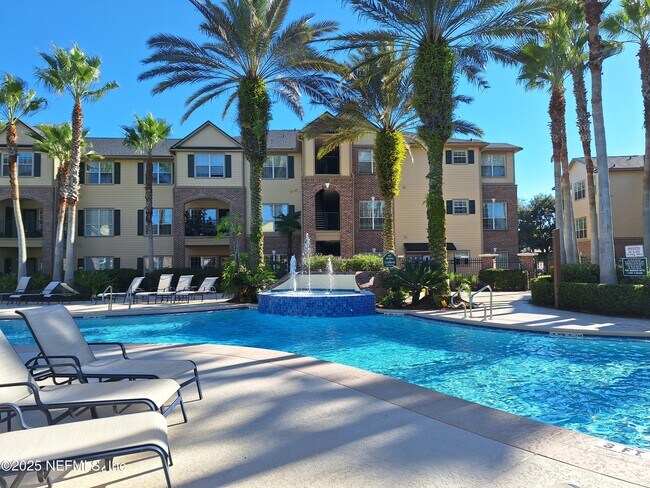 Foto del edificio - 7800 Point Meadows Dr