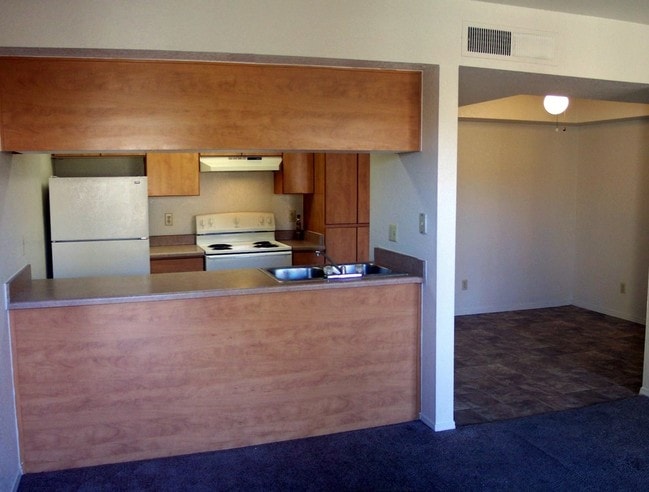 Building Photo - Puesta del Sol Apartments