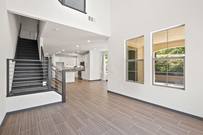 Building Photo - Modern 3 Bedroom 2.5 Bathroom Condo in Lak...