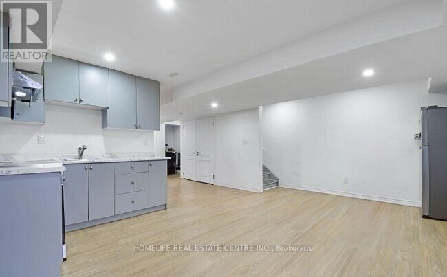 Building Photo - 7 Brixham Ln