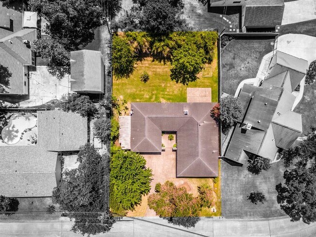 Foto del edificio - 1006 Timber Cove Dr