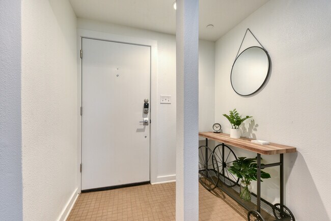 Building Photo - 145 Catalpa Ave