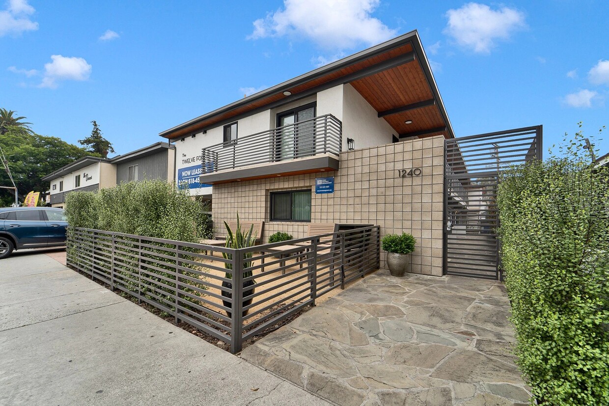 Foto del edificio - 1240 W 29th St