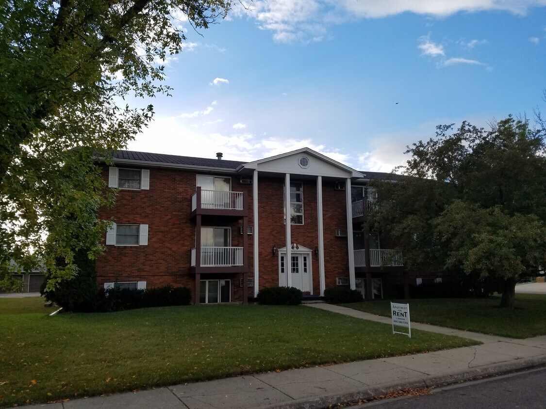 1631 Olive Dr Unit 8, Aberdeen, SD 57401 Apartments Aberdeen, SD