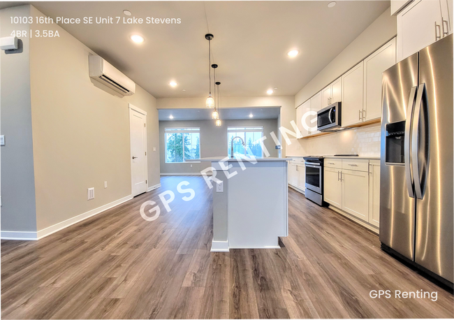 Foto del edificio - Beautiful 4bed 3.5 bath at Roxburghe in La...