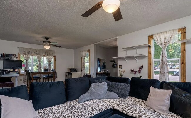 Building Photo - 415 8th St N