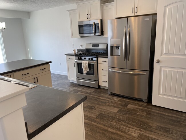 Kitchen - 467 S Pegasus Way
