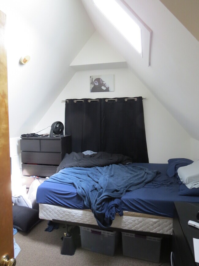 Building Photo - 1203 E Brady St