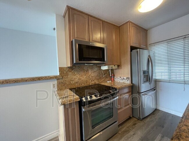 Building Photo - 5959 E Naples Plaza
