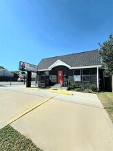 Building Photo - 616 Shaver St