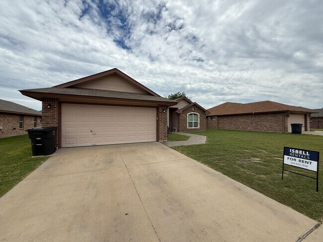 Foto del edificio - AVAILABLE NOW!