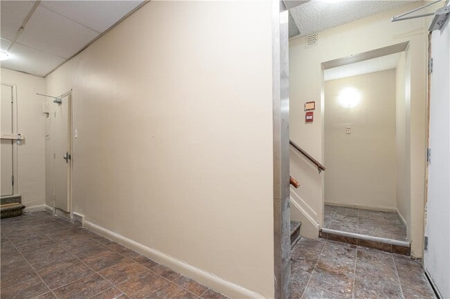 Building Photo - 143 Barber St