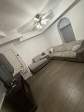 Building Photo - 1000 Ranchway Dr
