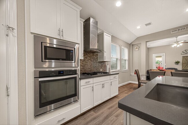 Foto del edificio - 2209 Hidden Meadow Ln