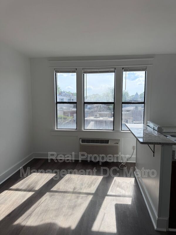 Foto del edificio - 815 Maryland Ave NE