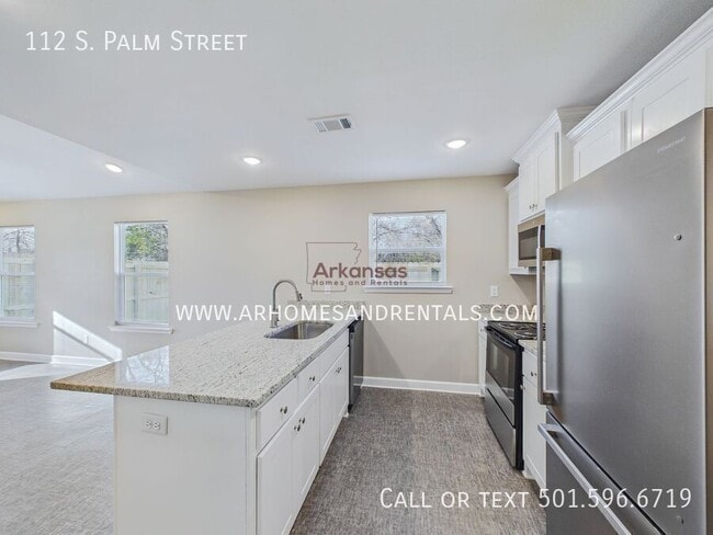 Building Photo - 112 S Palm St