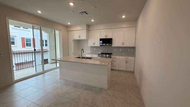 Building Photo - Brand new condo in Glendora - all the bells and whistles!