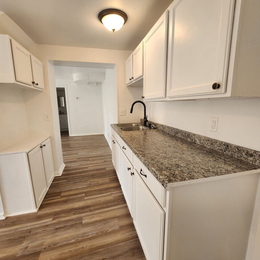 Foto principal - 170 W 2nd St