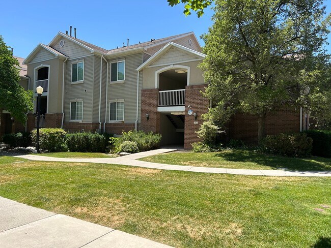 Building Photo - 150 S 800 E